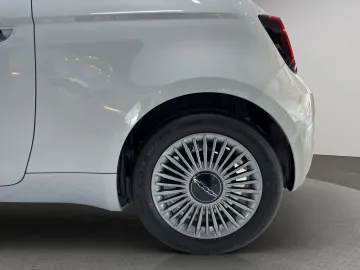 Car image 25