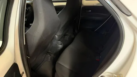 Car image 25