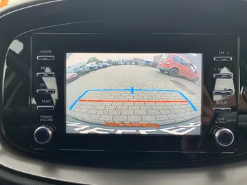 Car image 26