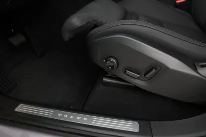 Car image 49