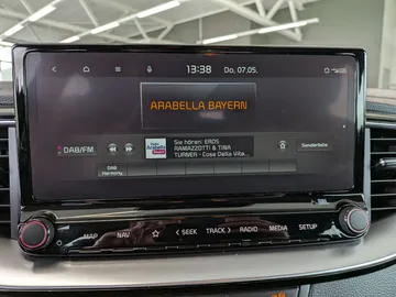 Car image 26