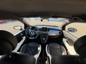 Car image 32