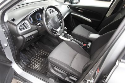 Car image 9