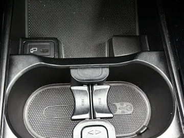 Car image 34