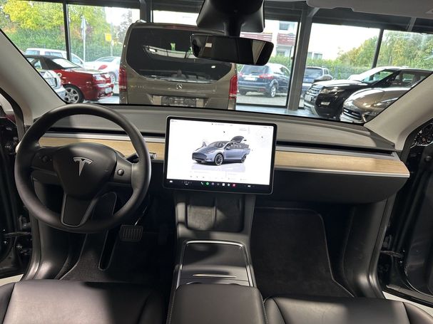 Tesla Model Y Long Range AWD 378 kW image number 18