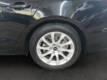 Car image 27