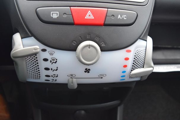 Toyota Aygo 50 kW image number 15