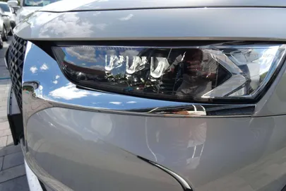 Car image 30