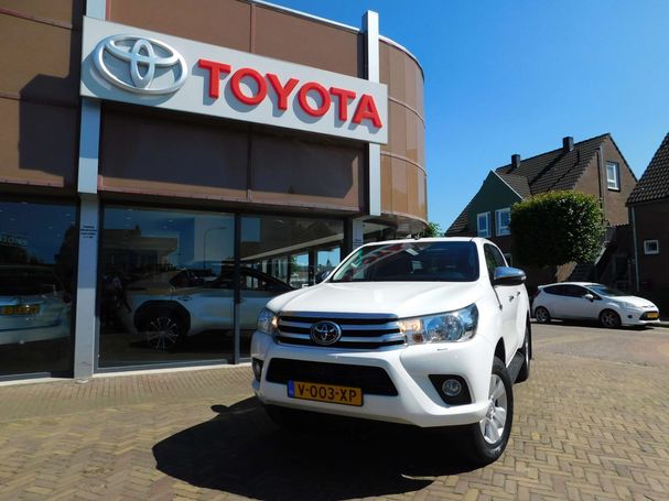 Toyota Hilux Double D Cab 2.4 4D Professional 110 kW image number 3