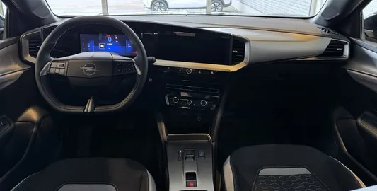 Car image 14
