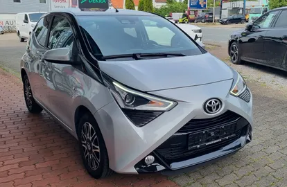 Car image 2
