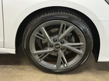 Car image 25