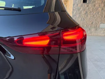 Car image 32