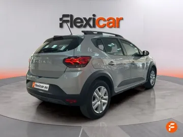 Car image 4