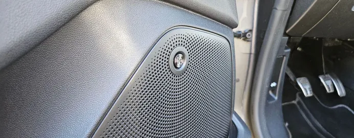 Car image 28