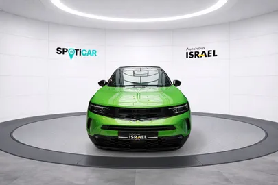 Car image 4