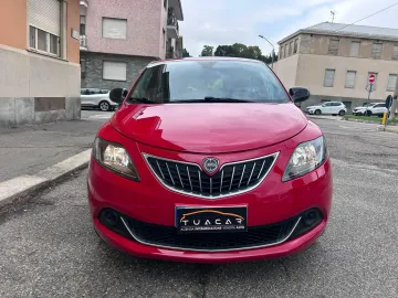 Car image 3