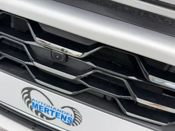 Car image 47