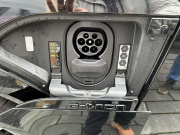 Car image 30