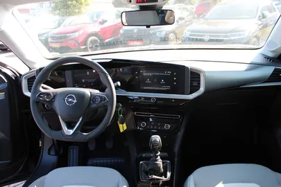 Car image 18