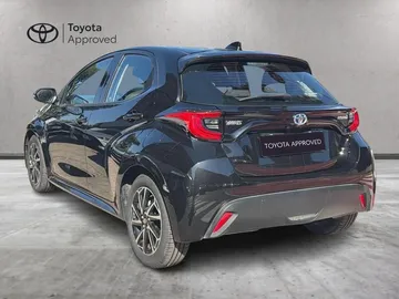 Car image 3