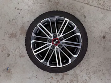 Car image 19