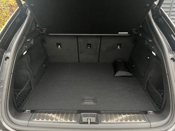 Car image 30