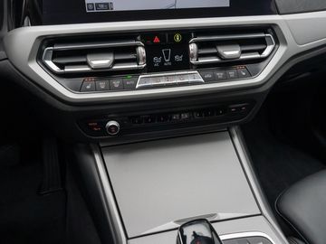 Car image 32