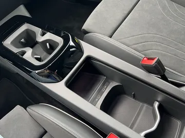 Car image 40