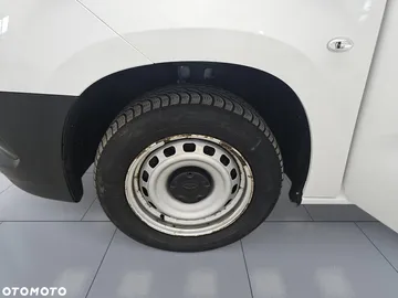 Car image 28