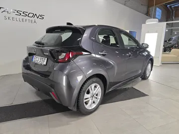 Car image 4