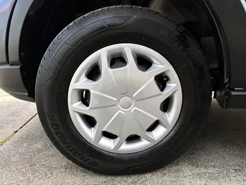 Car image 32