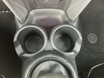 Car image 29