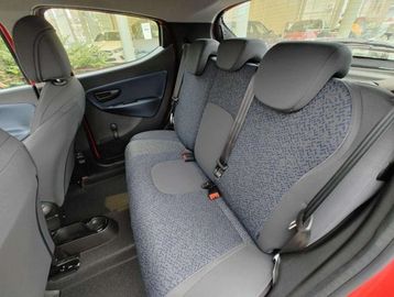 Car image 11