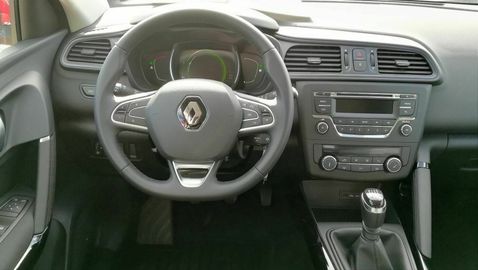 Car image 13