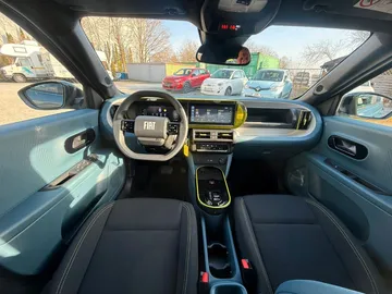 Car image 27