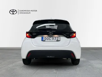 Car image 3