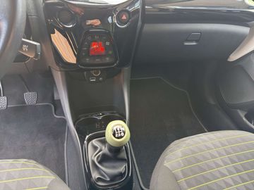 Car image 14