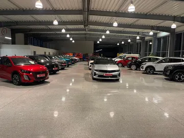 Car image 25