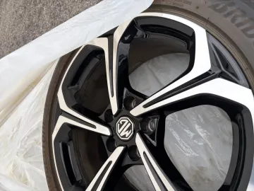 Car image 28