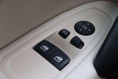 Car image 36