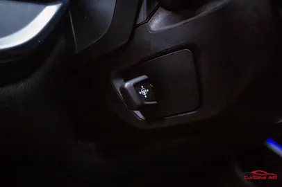 Car image 32