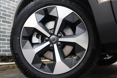 Car image 30