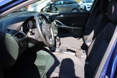 Car image 11