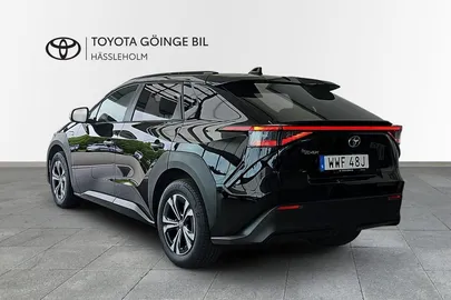 Car image 4
