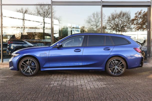 BMW 330 e Touring xDrive 215 kW image number 10