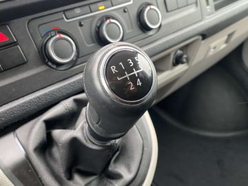 Car image 32