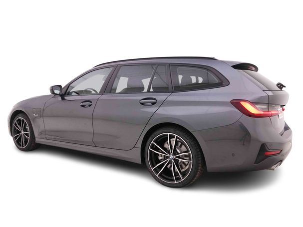 BMW 330e Touring Line 218 kW image number 5