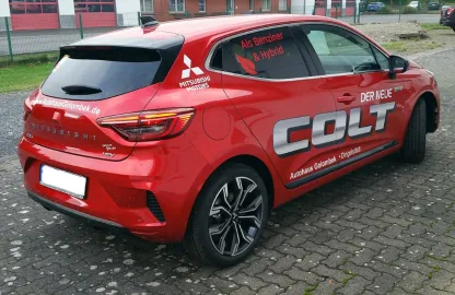 Car image 4