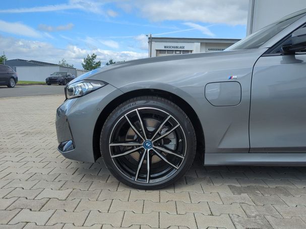 BMW 330 e M Sportpaket xDrive 215 kW image number 15